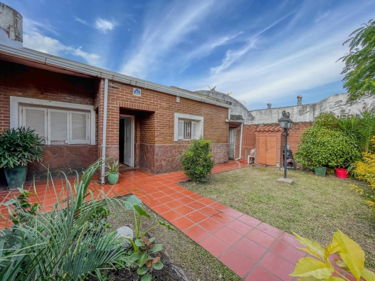 Casa con Patio, Quincho y Espacios Para Actualizar a Tu Estilo