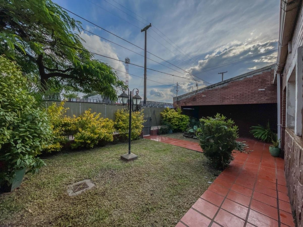 Casa con Patio, Quincho y Espacios Para Actualizar a Tu Estilo