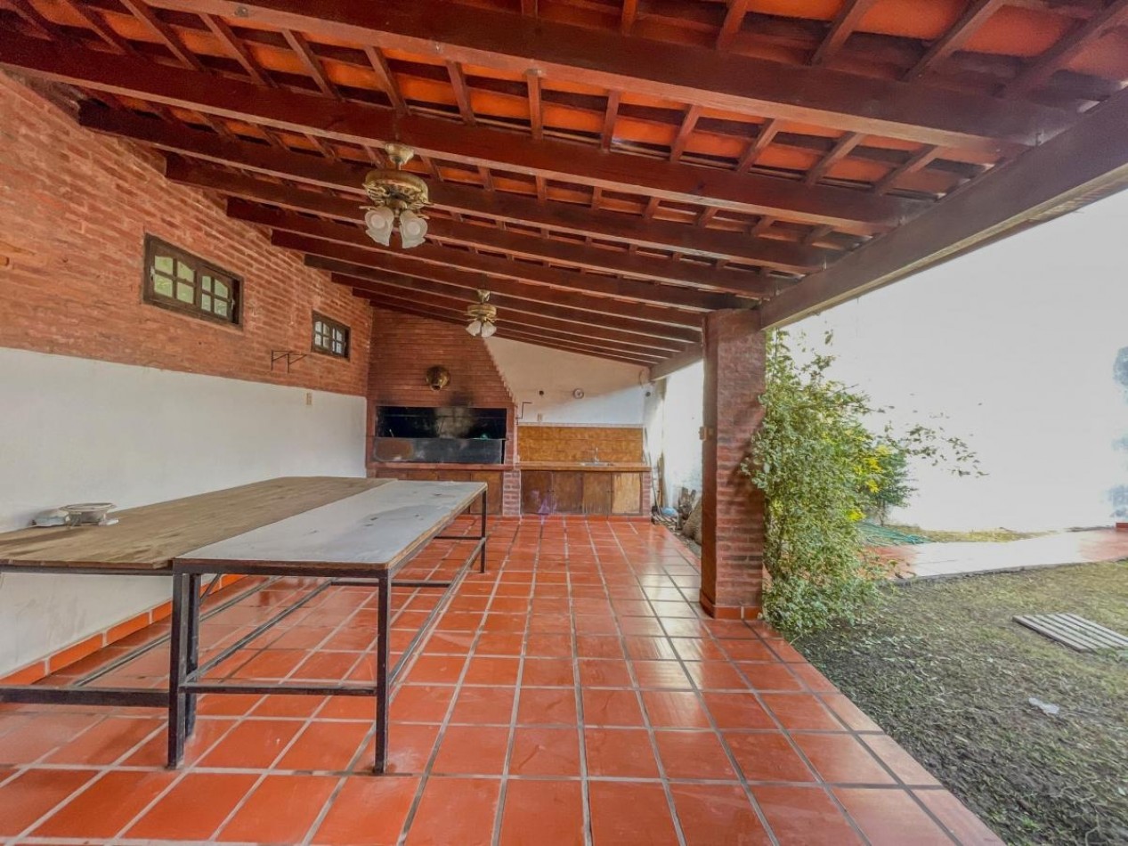 Casa con Patio, Quincho y Espacios Para Actualizar a Tu Estilo