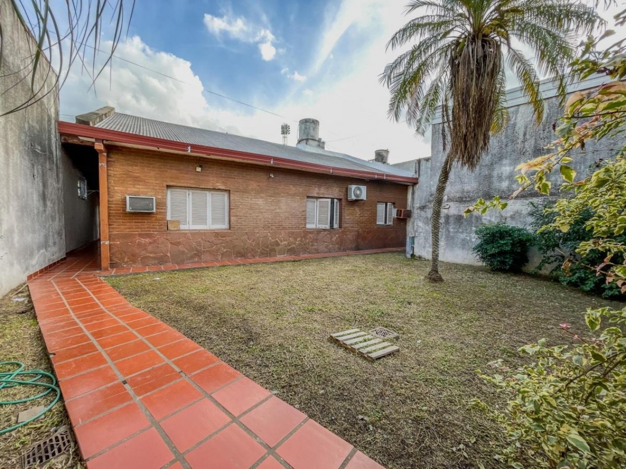 Casa con Patio, Quincho y Espacios Para Actualizar a Tu Estilo