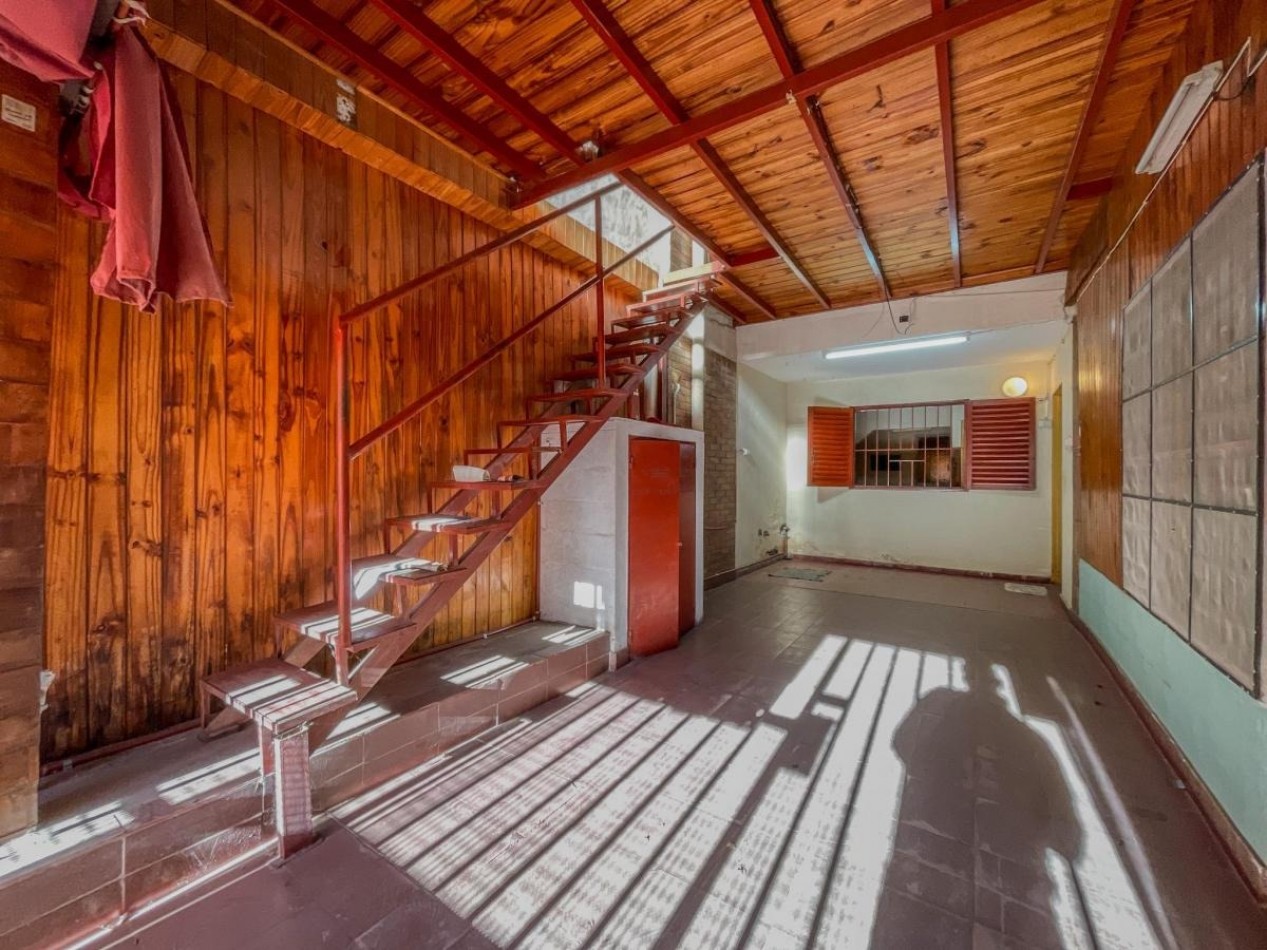 Casa Amplia con 4 Dorm. Patio y Salon Extra en Provincias Unidas
