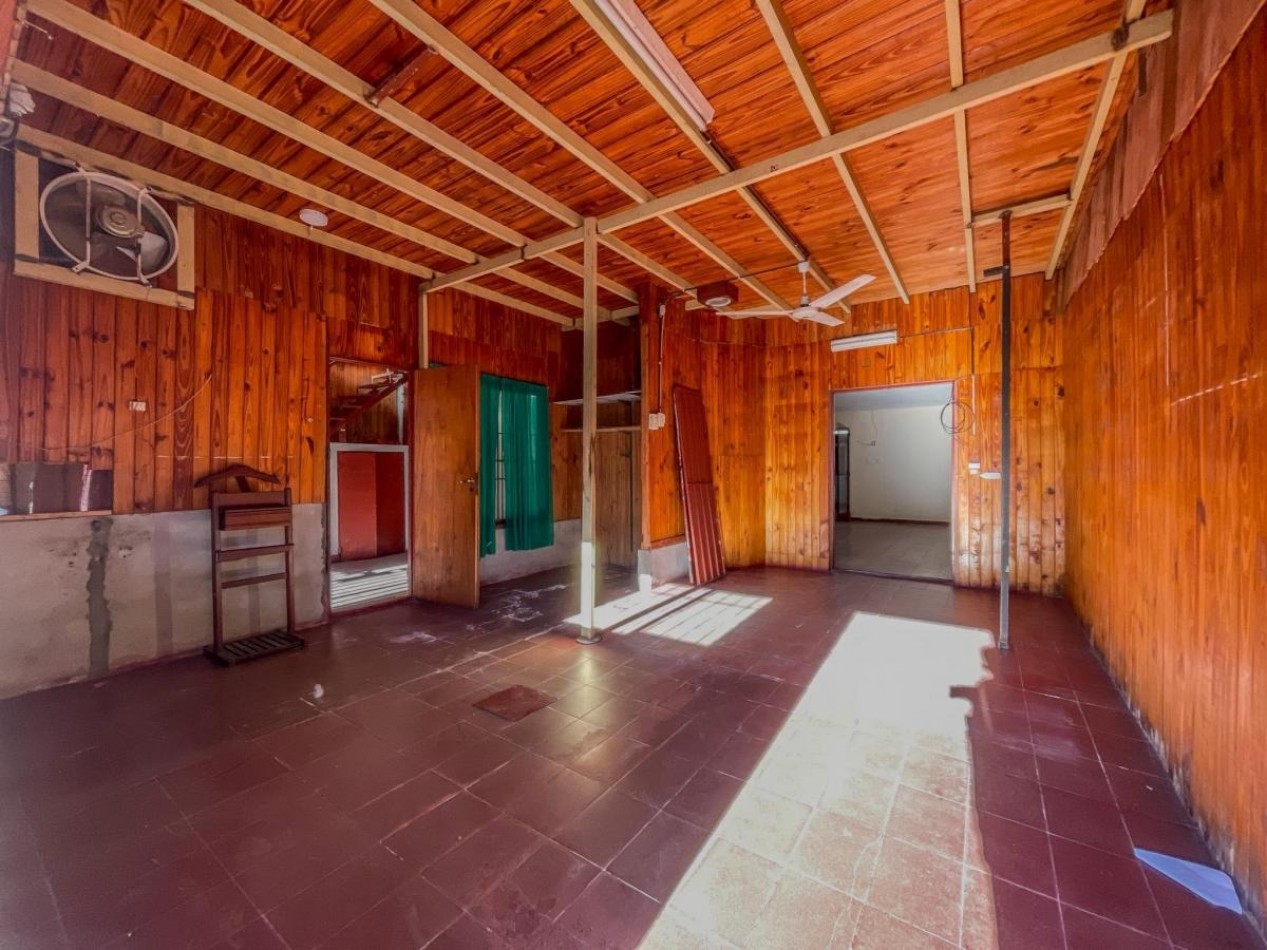 Casa Amplia con 4 Dorm. Patio y Salon Extra en Provincias Unidas