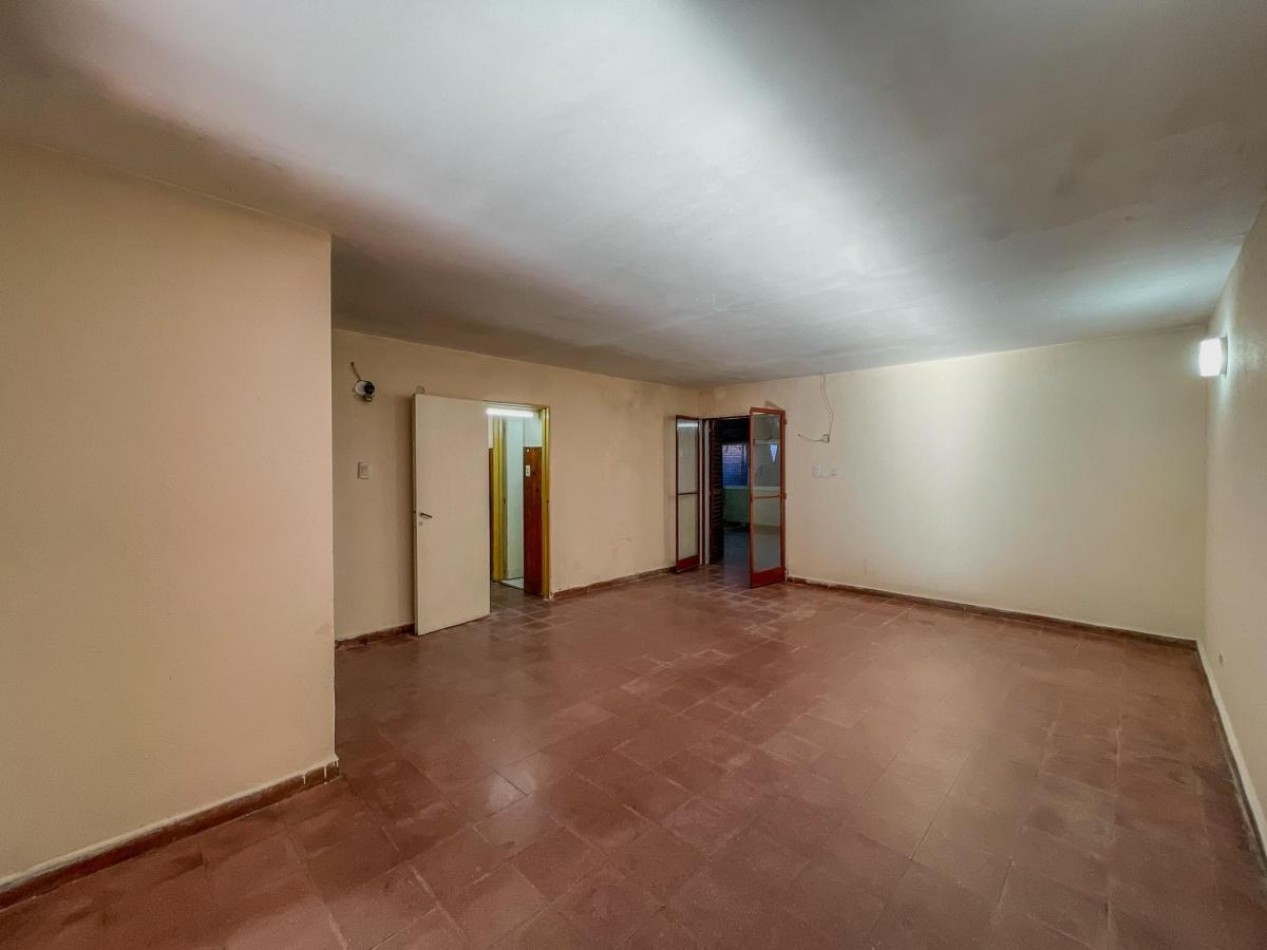 Casa Amplia con 4 Dorm. Patio y Salon Extra en Provincias Unidas