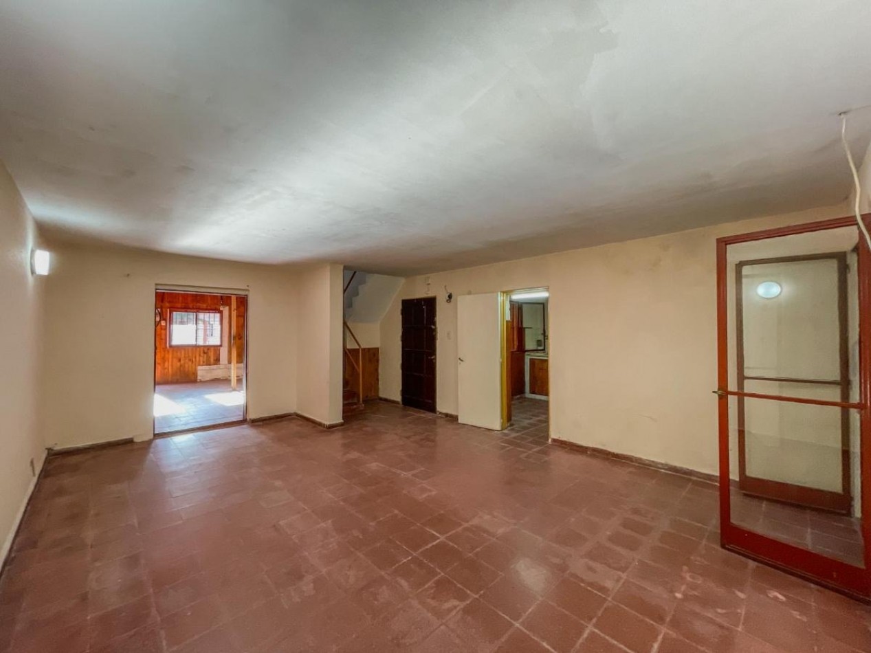 Casa Amplia con 4 Dorm. Patio y Salon Extra en Provincias Unidas