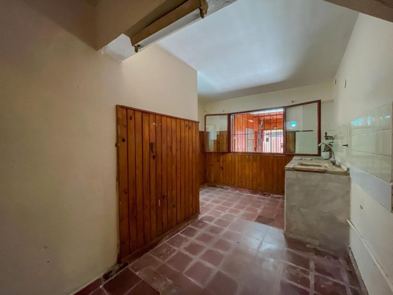 Casa Amplia con 4 Dorm. Patio y Salon Extra en Provincias Unidas