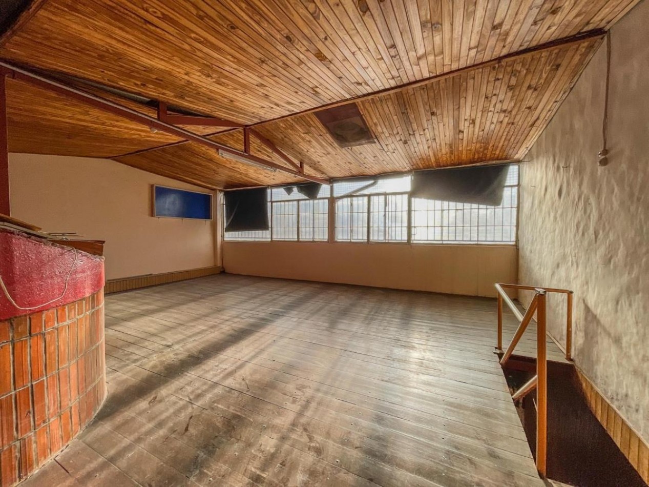 Casa Amplia con 4 Dorm. Patio y Salon Extra en Provincias Unidas