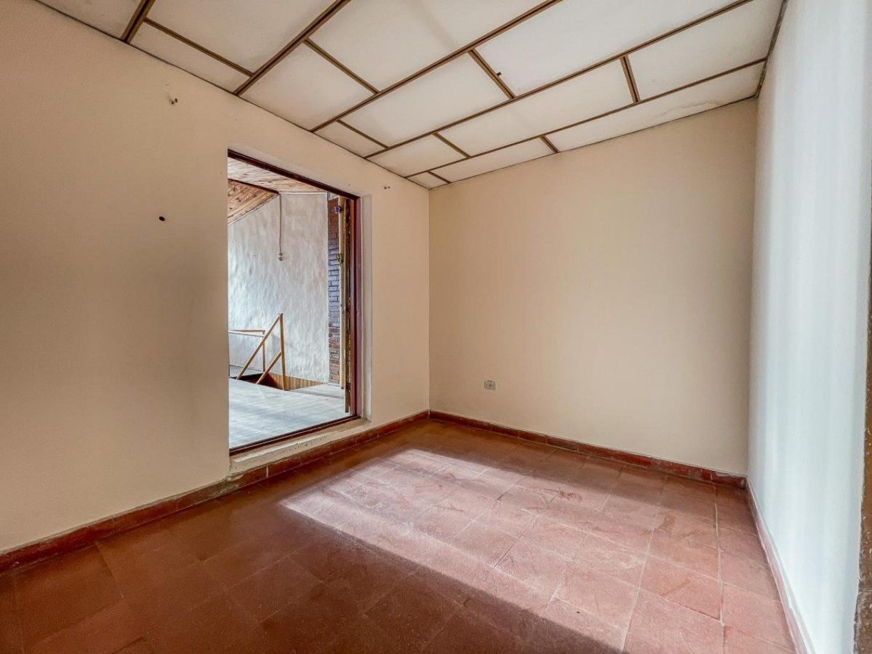 Casa Amplia con 4 Dorm. Patio y Salon Extra en Provincias Unidas