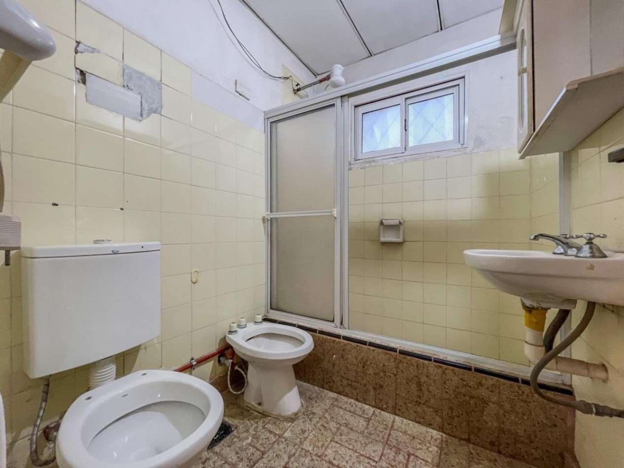 Casa Amplia con 4 Dorm. Patio y Salon Extra en Provincias Unidas