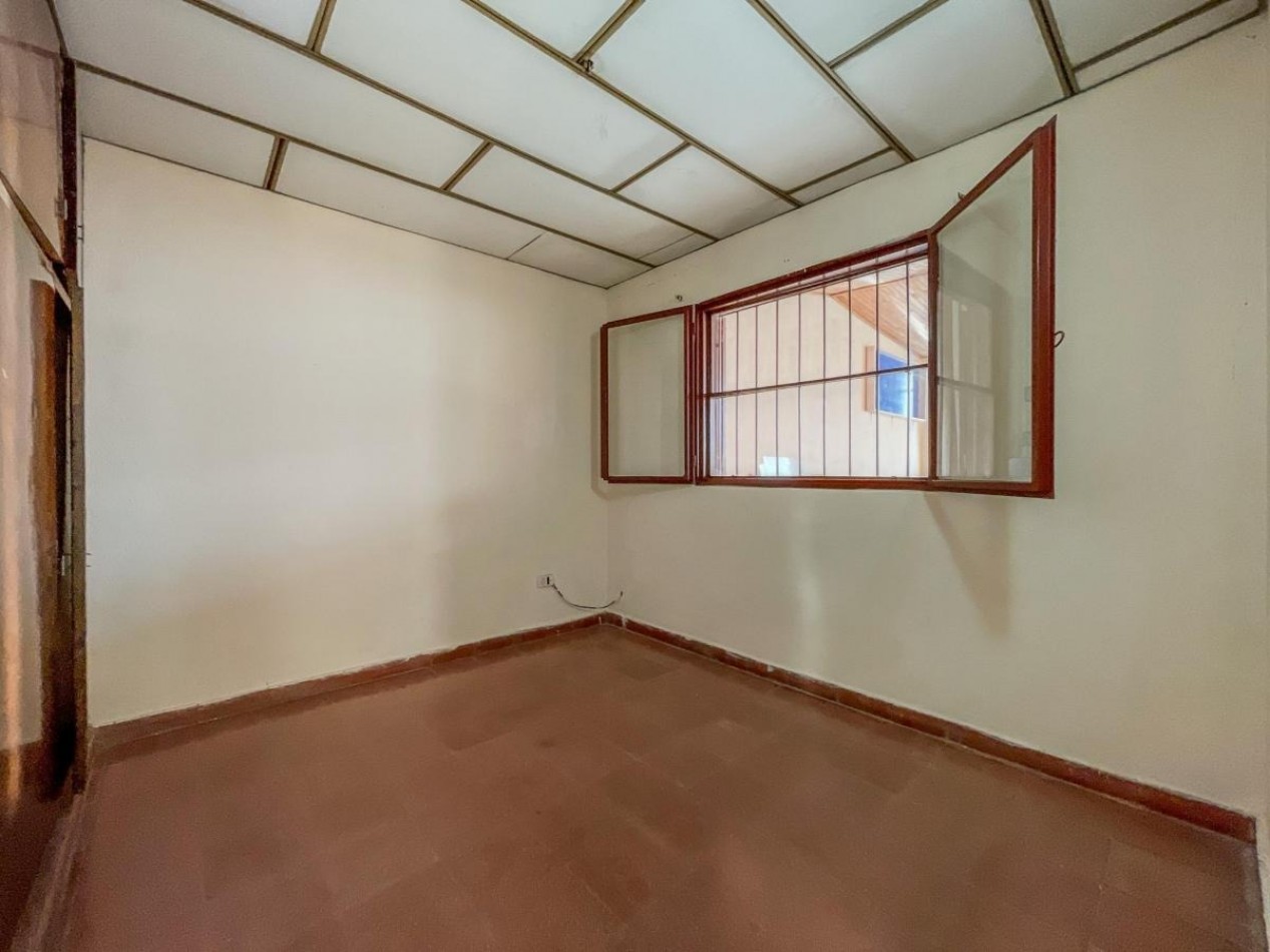 Casa Amplia con 4 Dorm. Patio y Salon Extra en Provincias Unidas