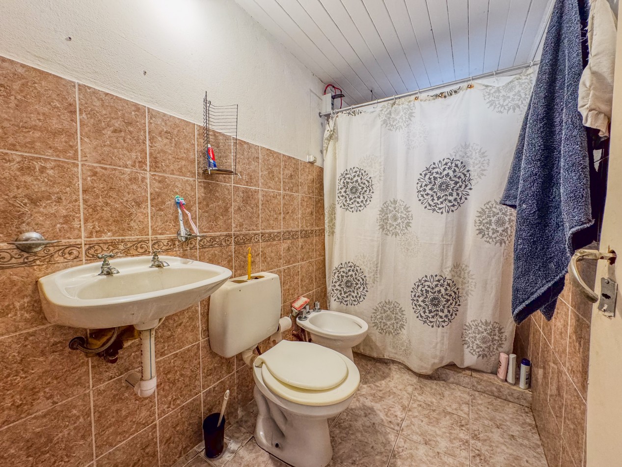 Vivienda Familiar con Monoambiente Al Frente - Quito 2045