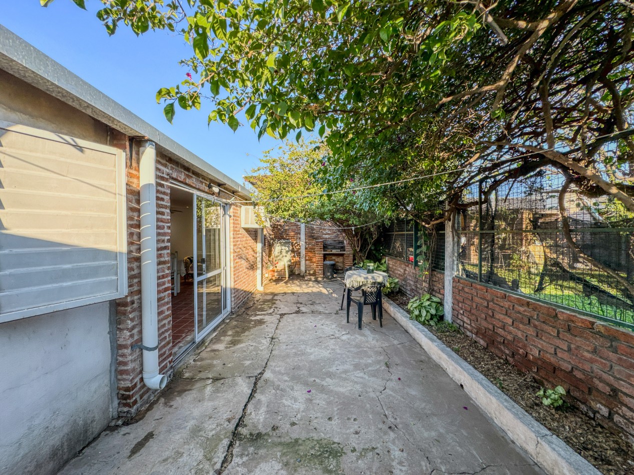 Vivienda Familiar con Monoambiente Al Frente - Quito 2045