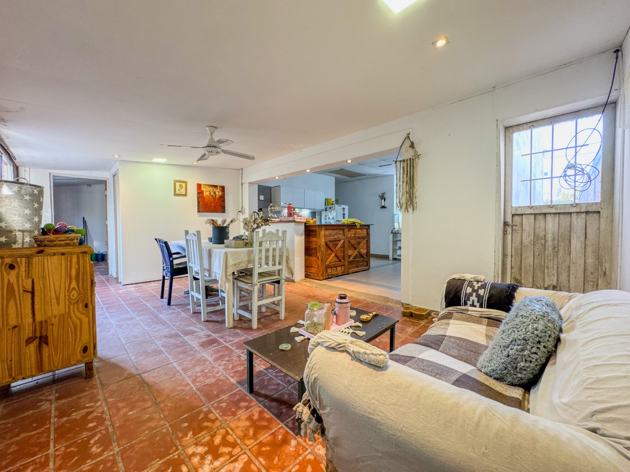 Vivienda Familiar con Monoambiente Al Frente - Quito 2045