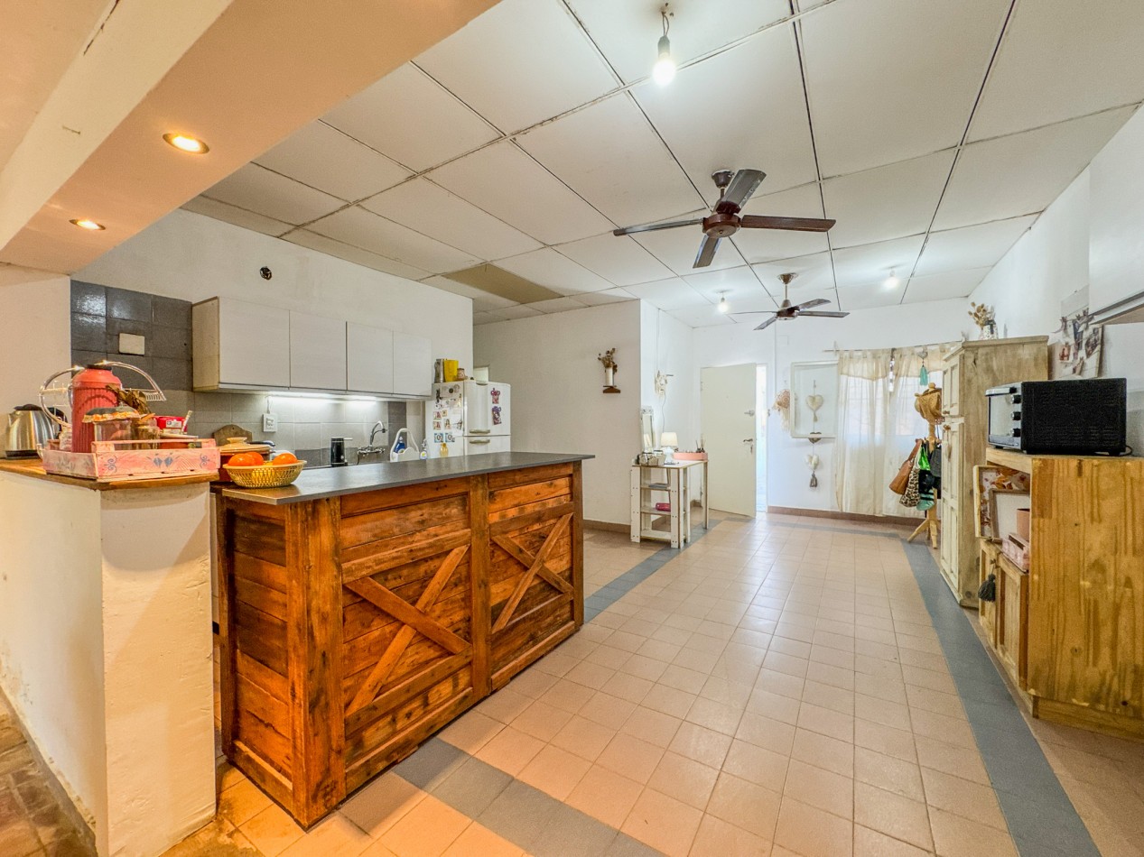 Vivienda Familiar con Monoambiente Al Frente - Quito 2045