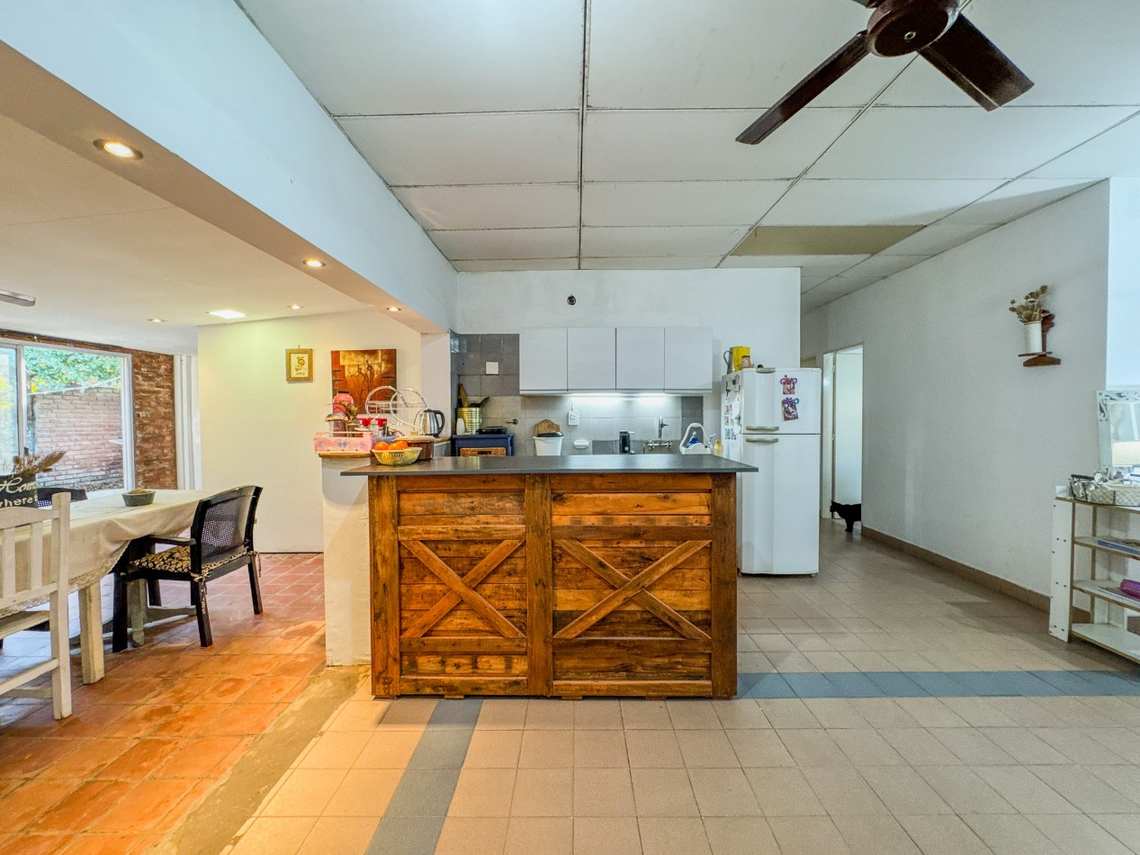 Vivienda Familiar con Monoambiente Al Frente - Quito 2045
