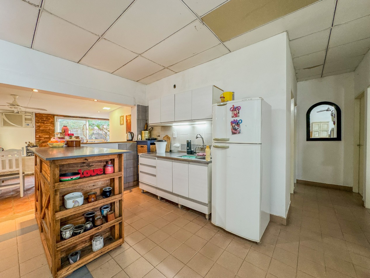 Vivienda Familiar con Monoambiente Al Frente - Quito 2045