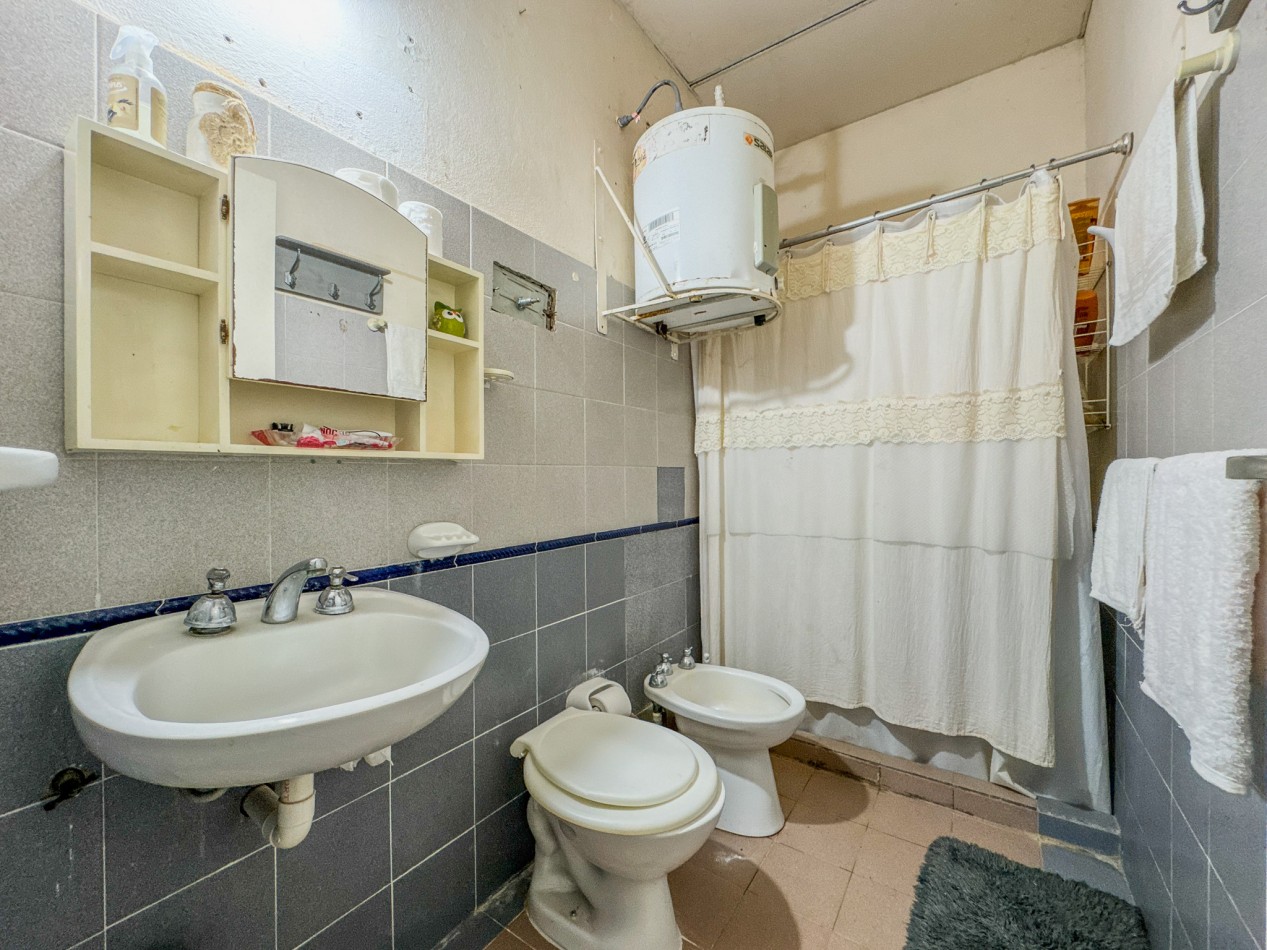 Vivienda Familiar con Monoambiente Al Frente - Quito 2045
