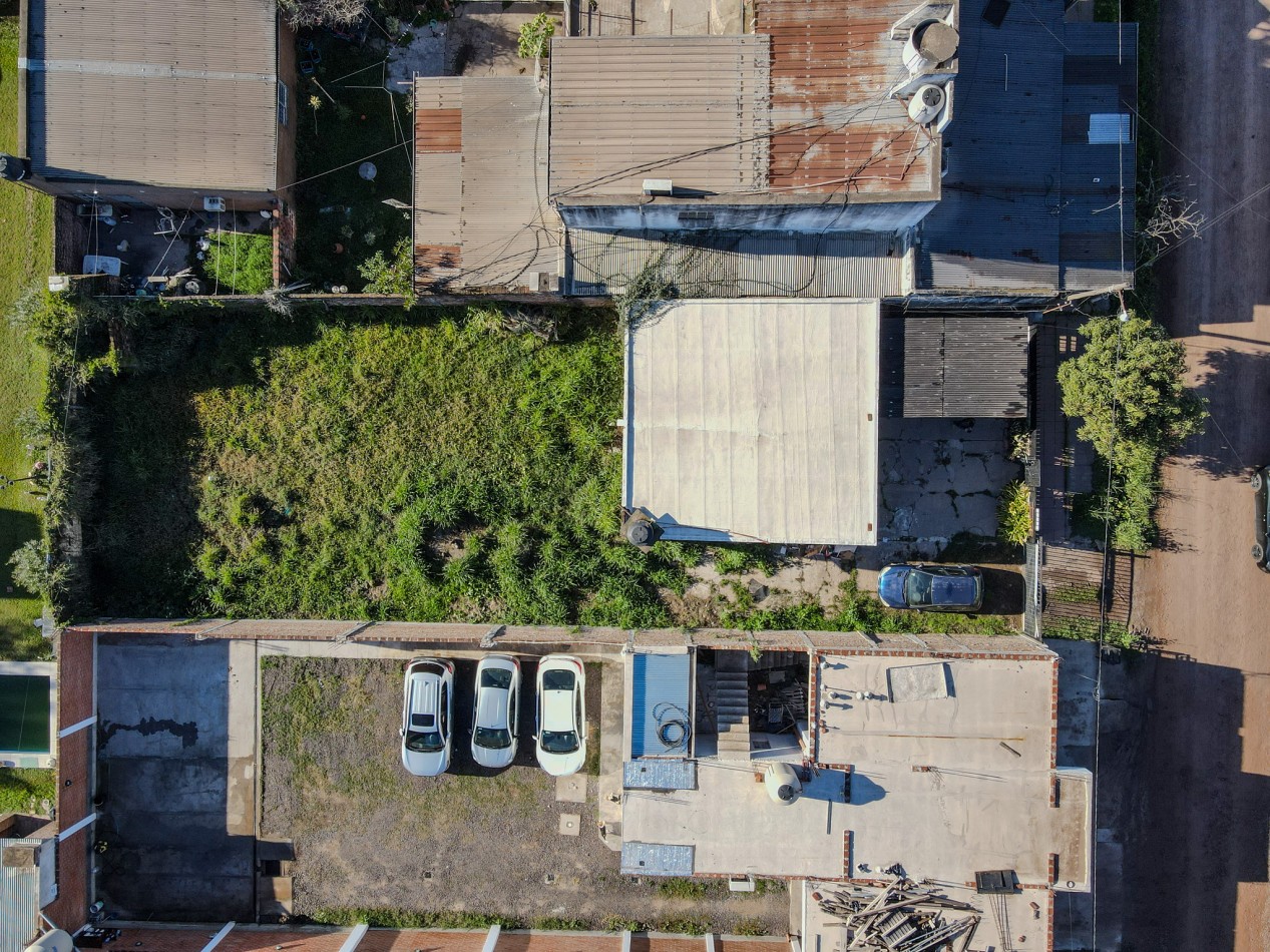 Casa con Terreno Amplio y Estructura Ideal Para Reciclar y Construir a Tu Gusto