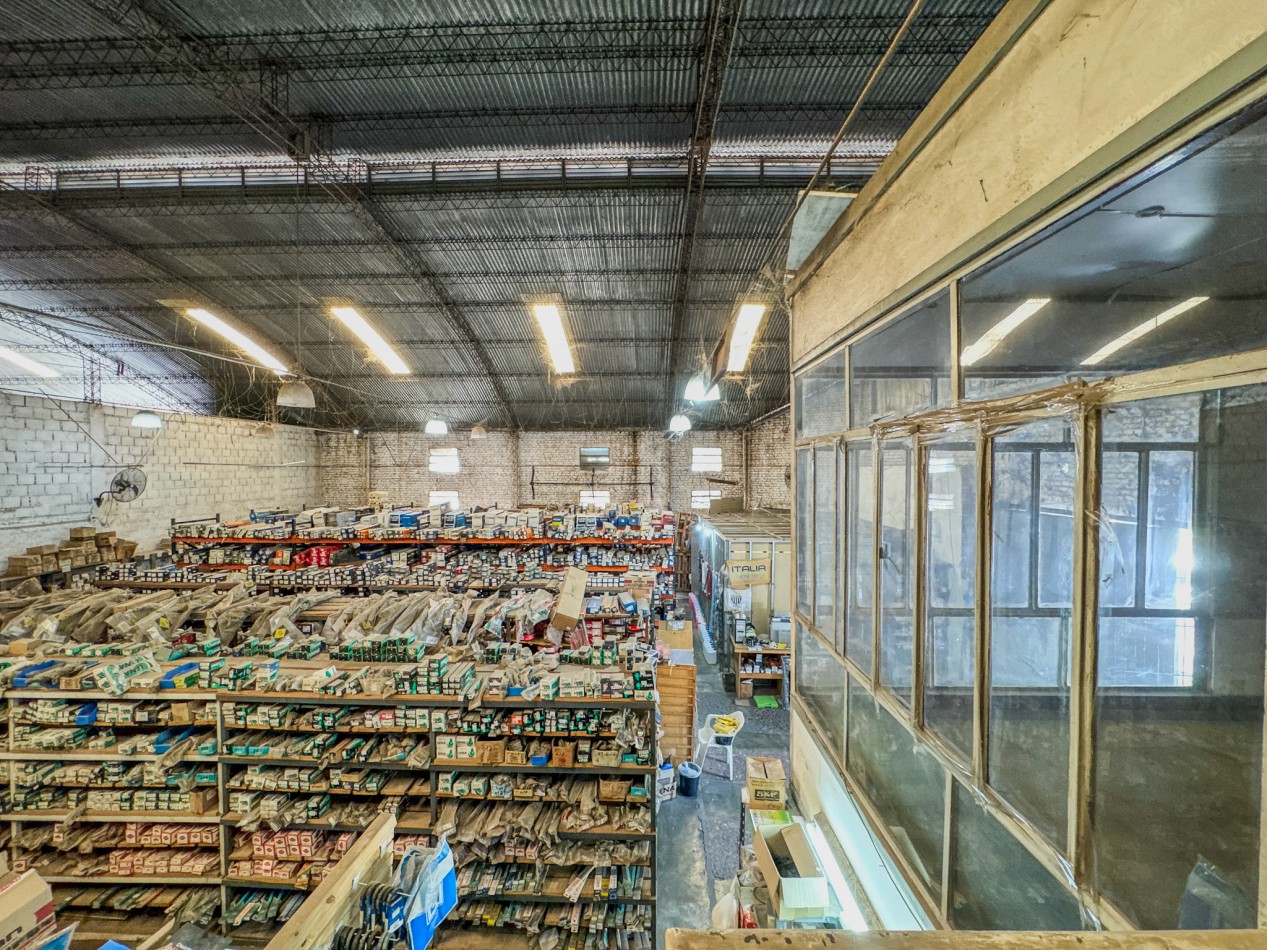 Galpon con Oficinas Centrico