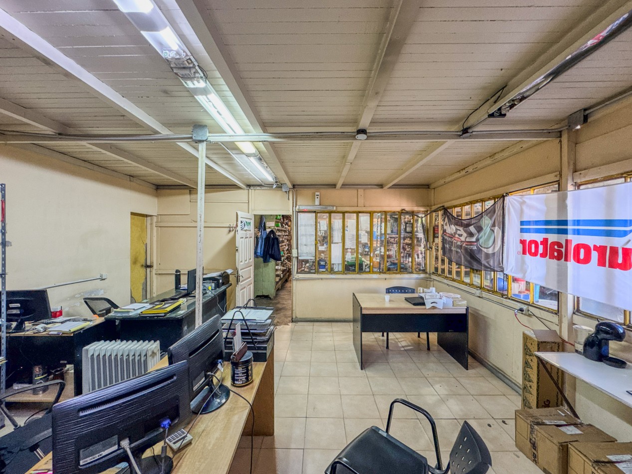 Galpon con Oficinas Centrico
