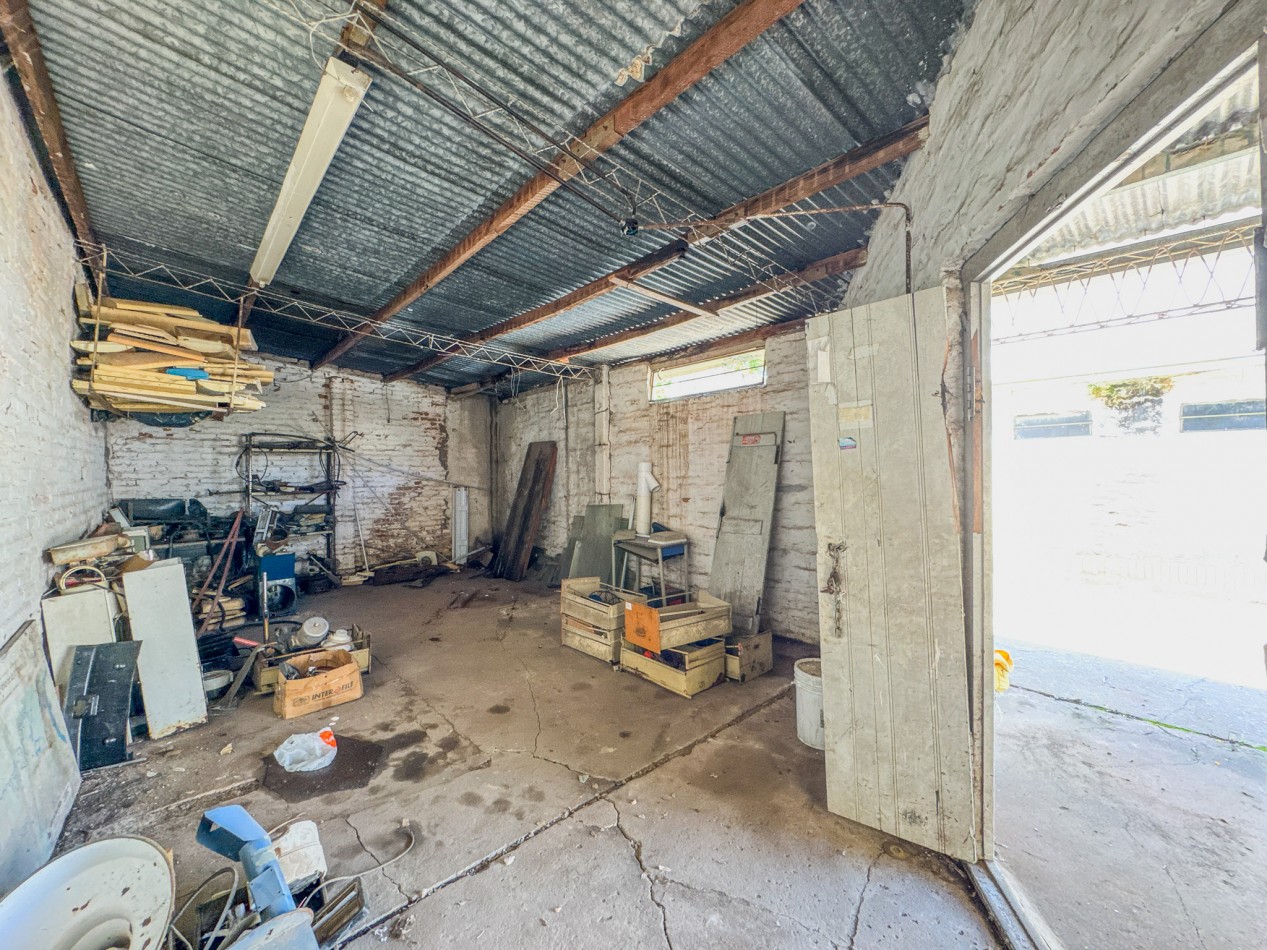 Terreno con Frente Amplio y Mejoras Ideales Para Desarrollo en Zona de Alta Demanda.