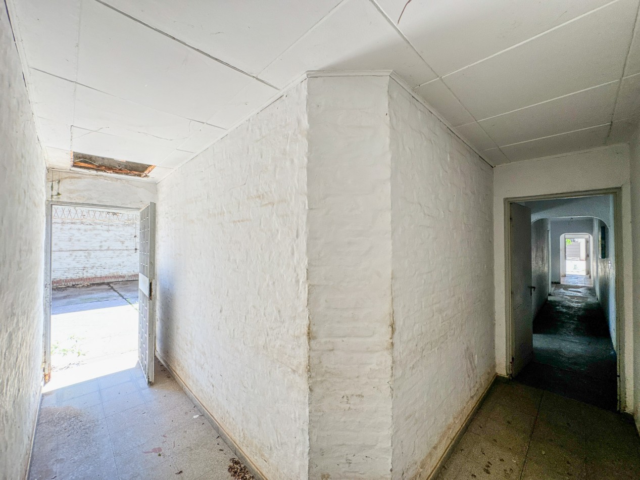 Terreno con Frente Amplio y Mejoras Ideales Para Desarrollo en Zona de Alta Demanda.