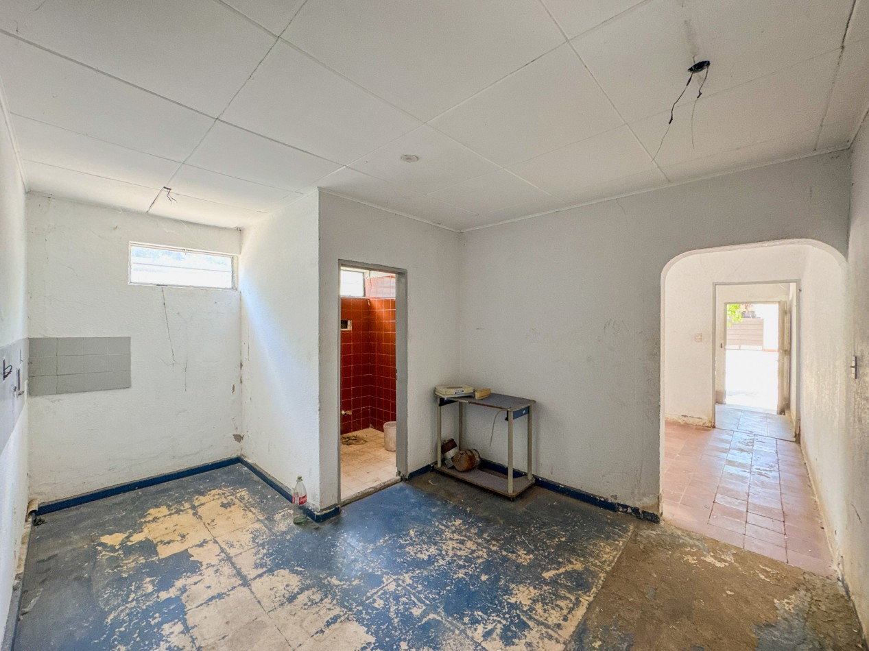 Terreno con Frente Amplio y Mejoras Ideales Para Desarrollo en Zona de Alta Demanda.