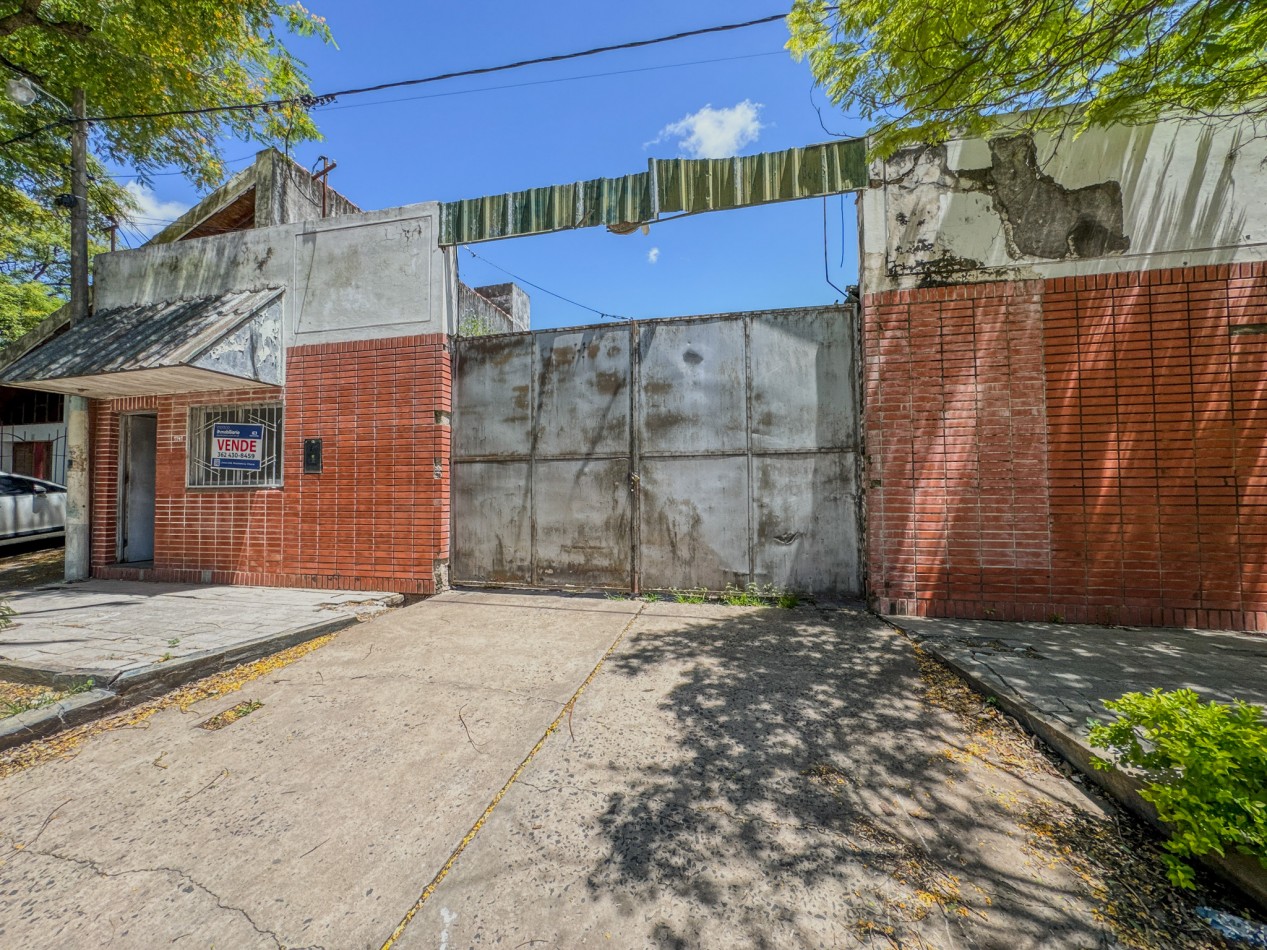 Terreno con Frente Amplio y Mejoras Ideales Para Desarrollo en Zona de Alta Demanda.