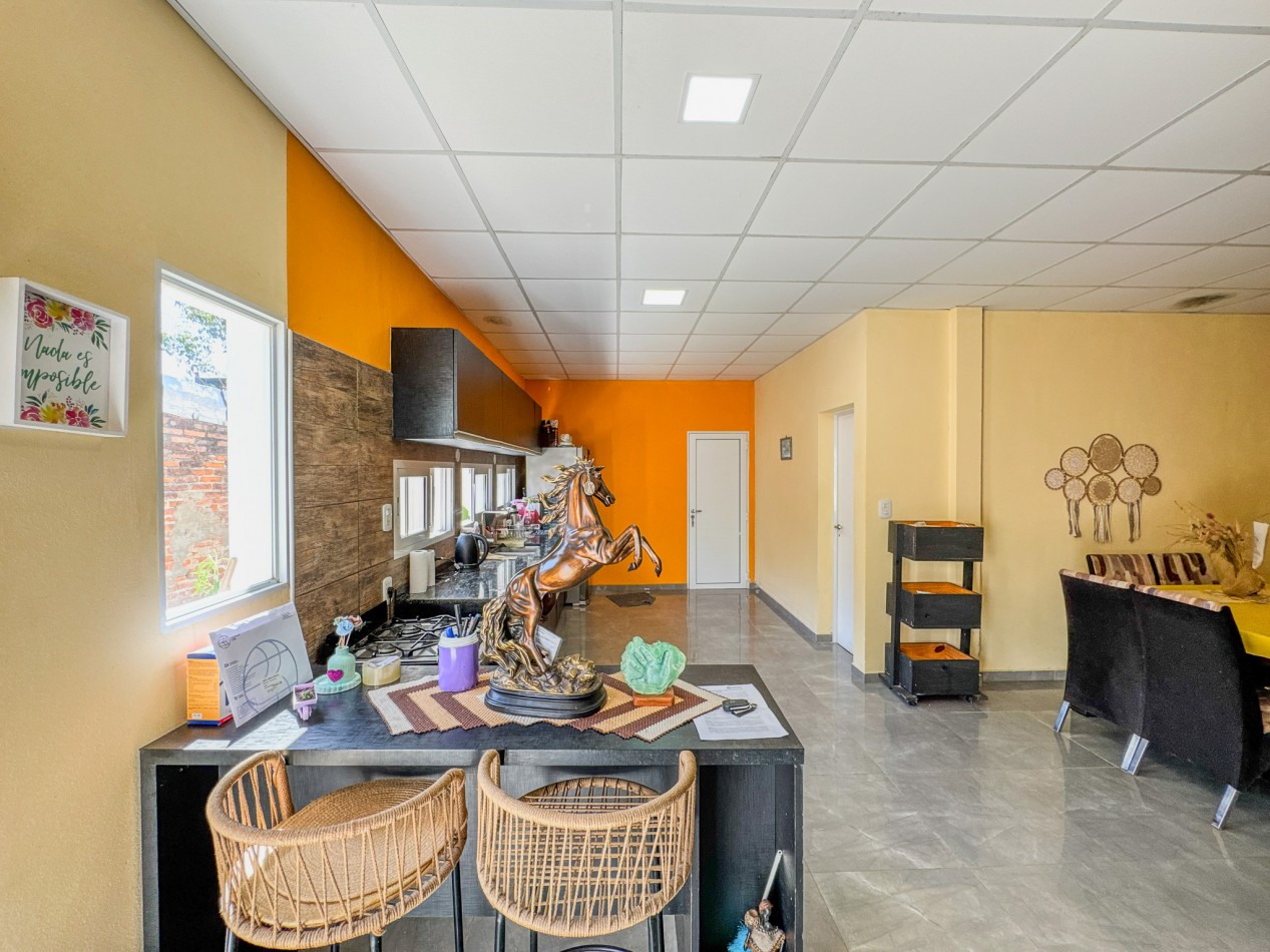 Casa amplia con 4 dormitorios y quincho en terreno de 10×40 — Ideal familia numerosa