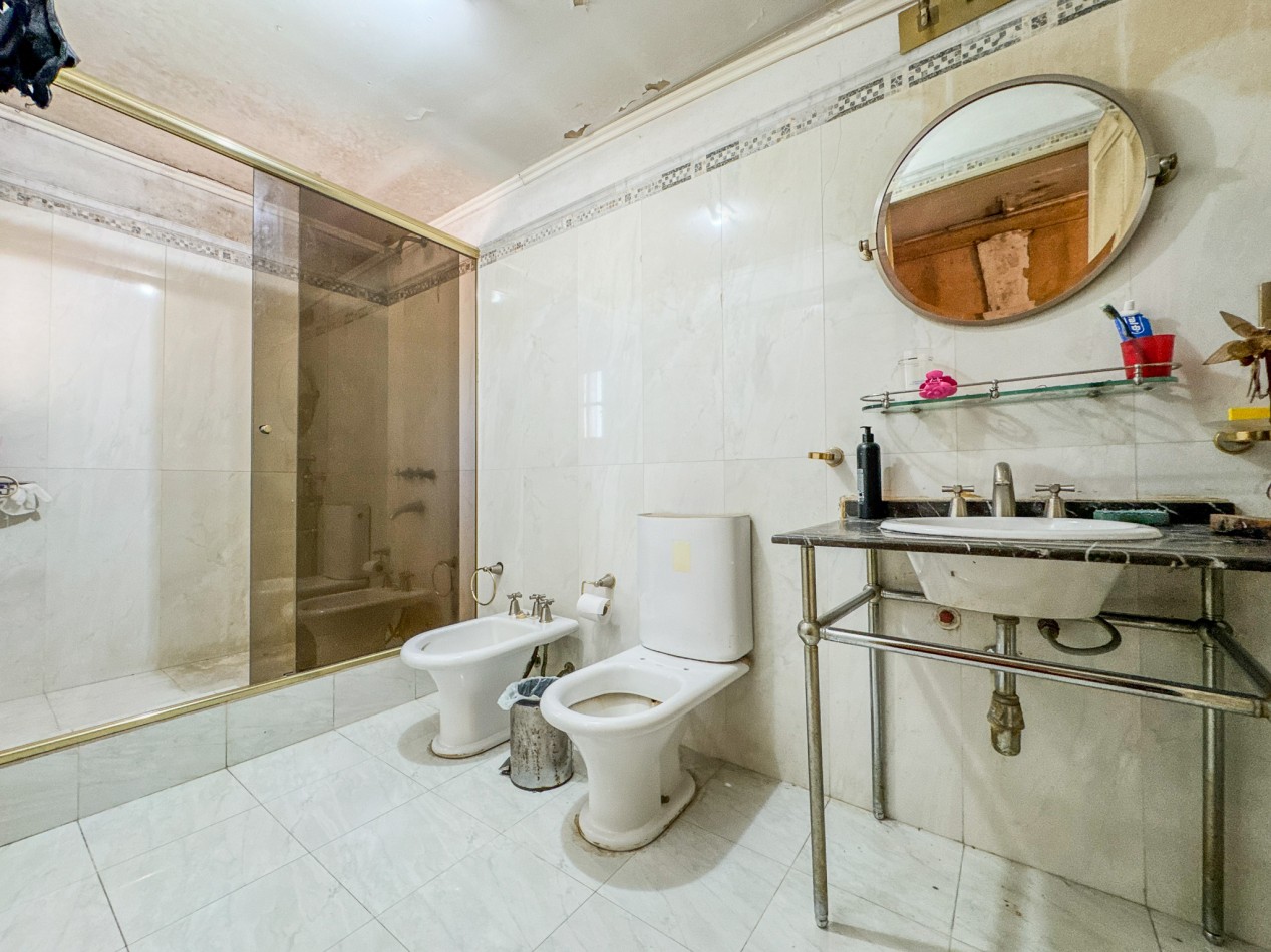 Casa Clasica a Reciclar en Pleno Macrocentro, con Alto Potencial Comercial