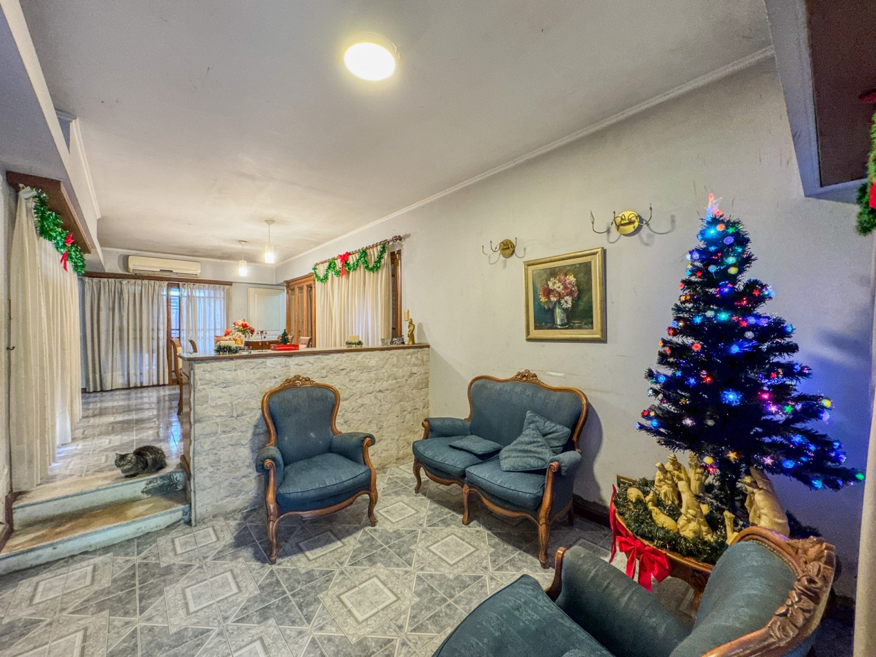 Casa Clasica a Reciclar en Pleno Macrocentro, con Alto Potencial Comercial