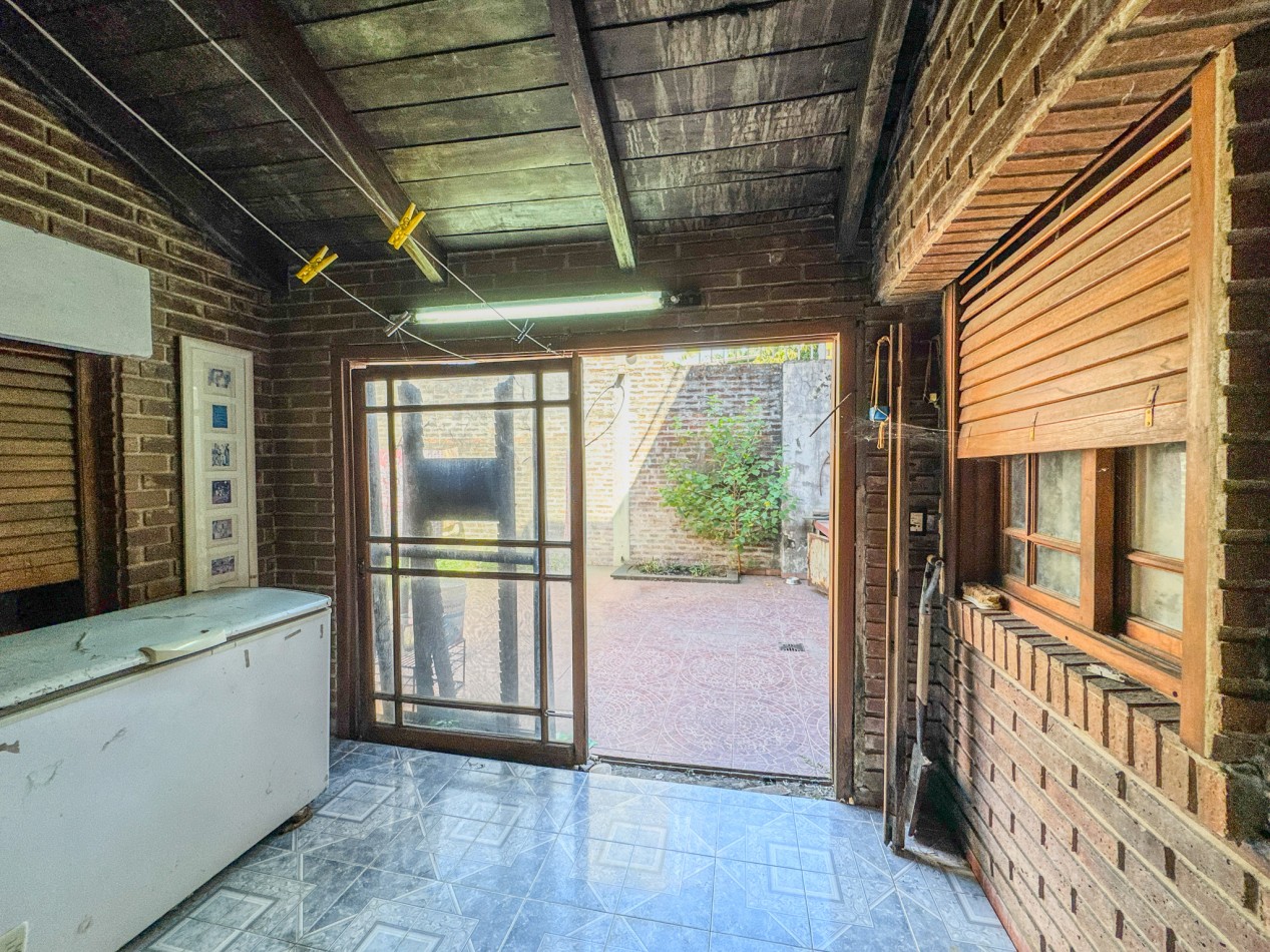 Casa Clasica a Reciclar en Pleno Macrocentro, con Alto Potencial Comercial