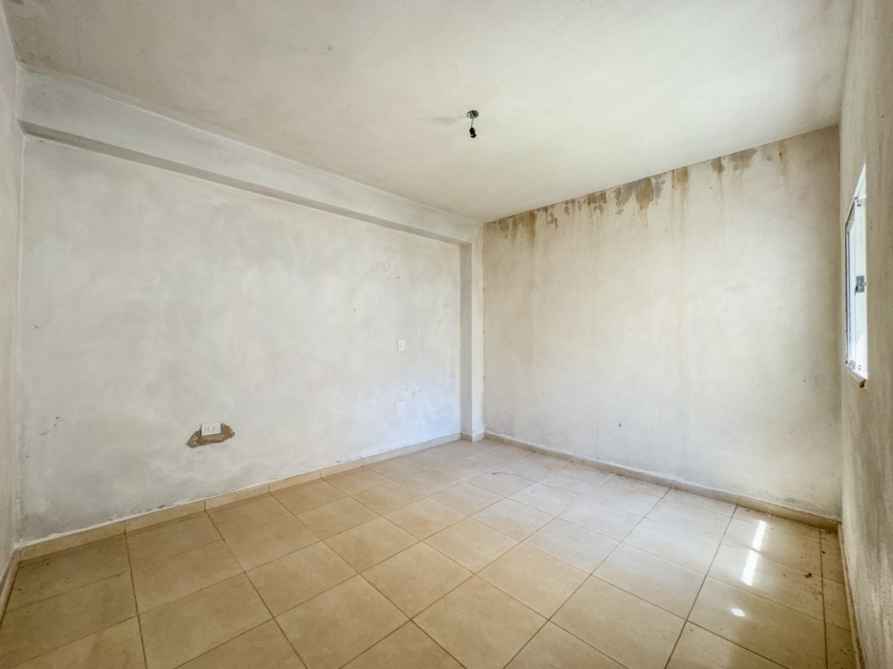 Galpon operativo con entrepiso y departamentos para personal