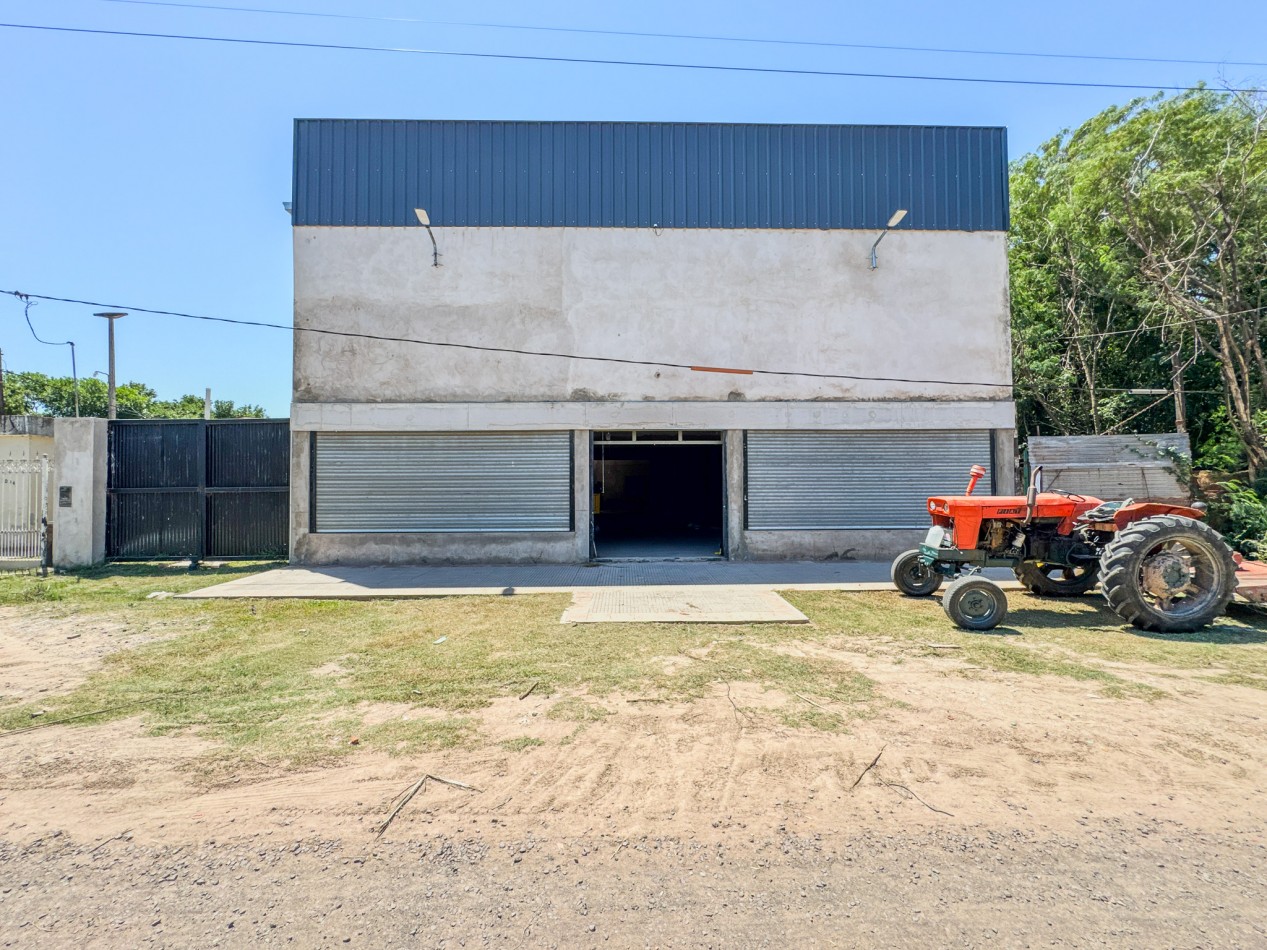 Galpon operativo con entrepiso y departamentos para personal