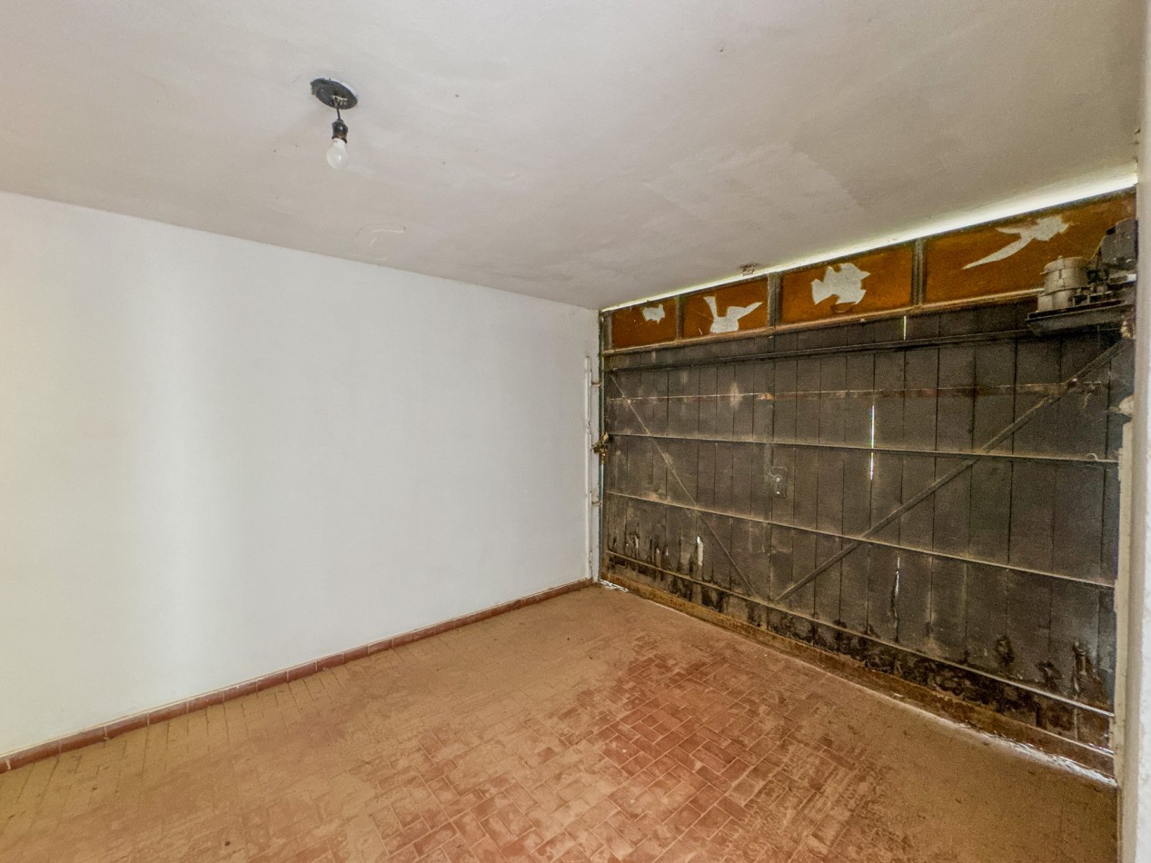 Casa 6 Ambientes, Villa Chica | Apta Credito | Patio y Galeria