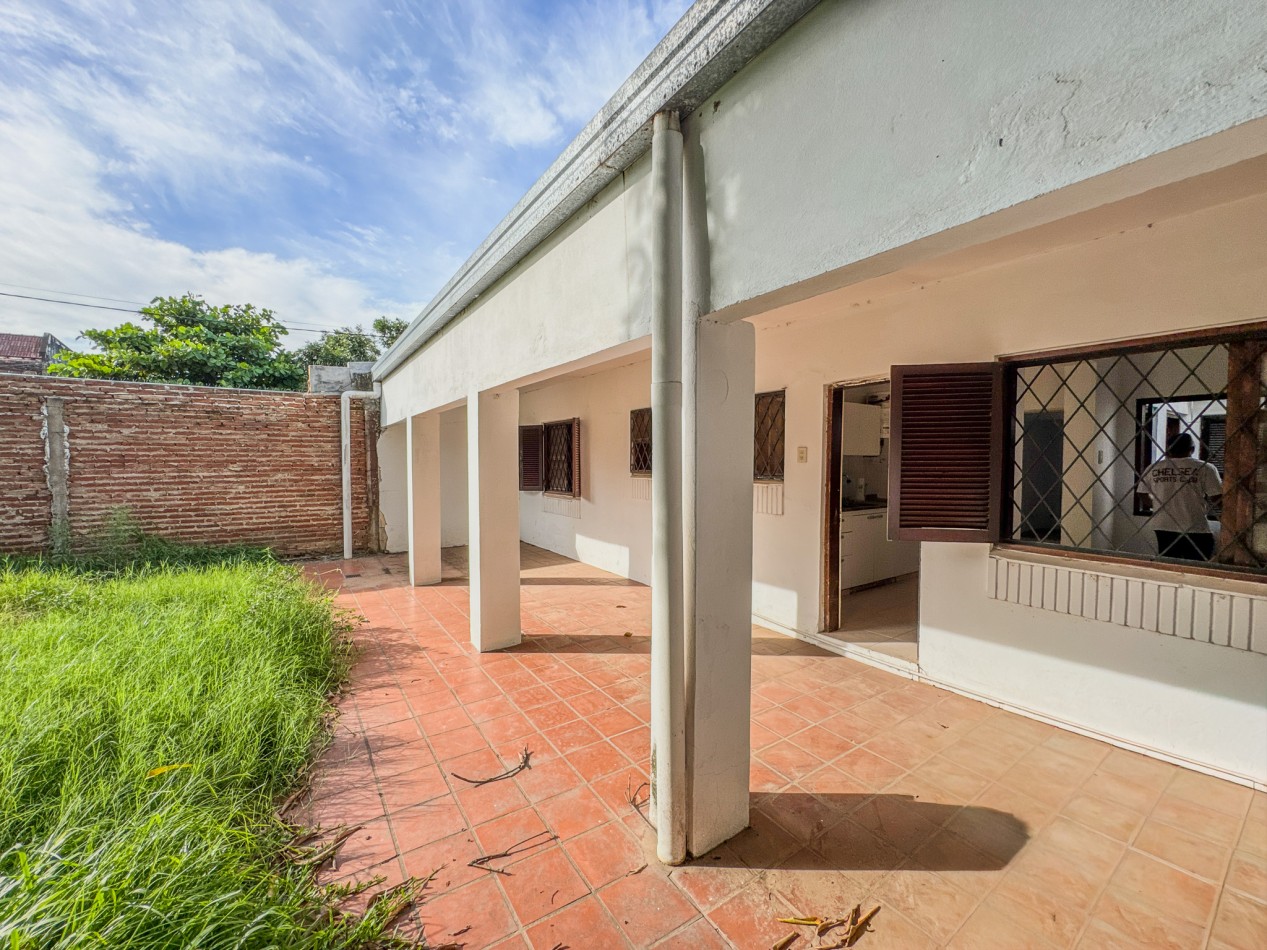 Casa 6 Ambientes, Villa Chica | Apta Credito | Patio y Galeria