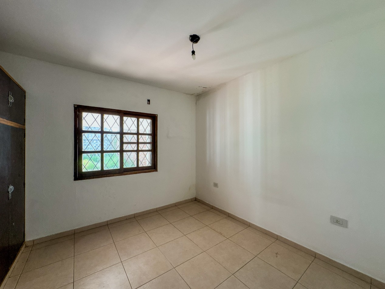 Casa 6 Ambientes, Villa Chica | Apta Credito | Patio y Galeria