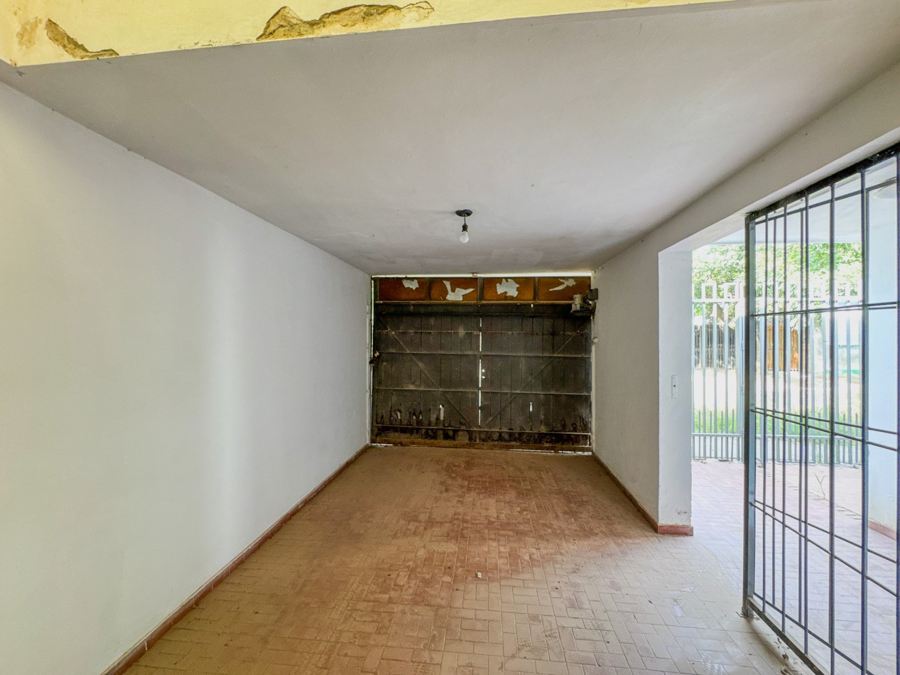 Casa 6 Ambientes, Villa Chica | Apta Credito | Patio y Galeria