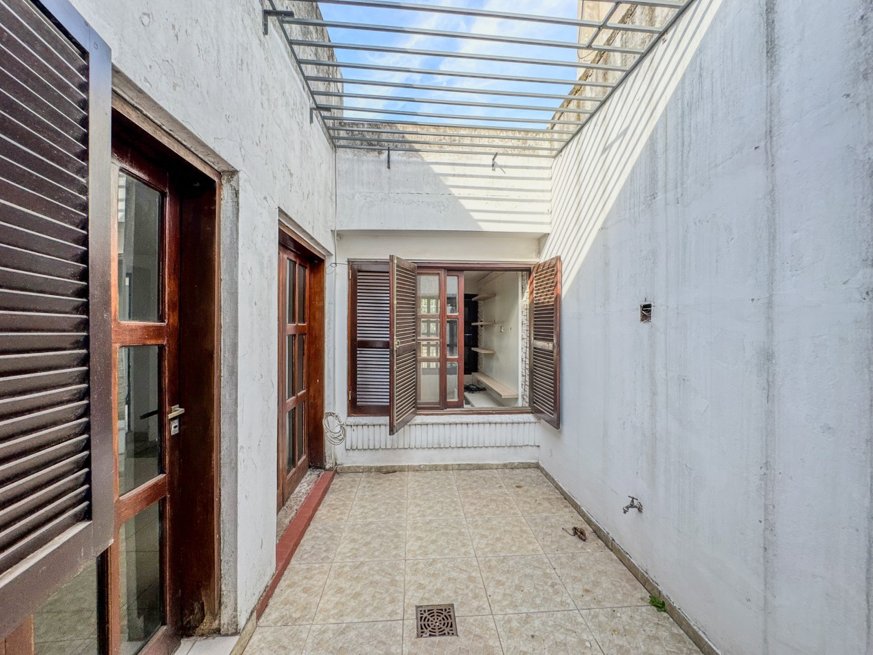 Casa 6 Ambientes, Villa Chica | Apta Credito | Patio y Galeria