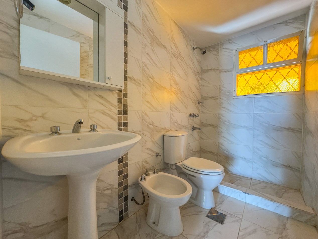 Casa 6 Ambientes, Villa Chica | Apta Credito | Patio y Galeria