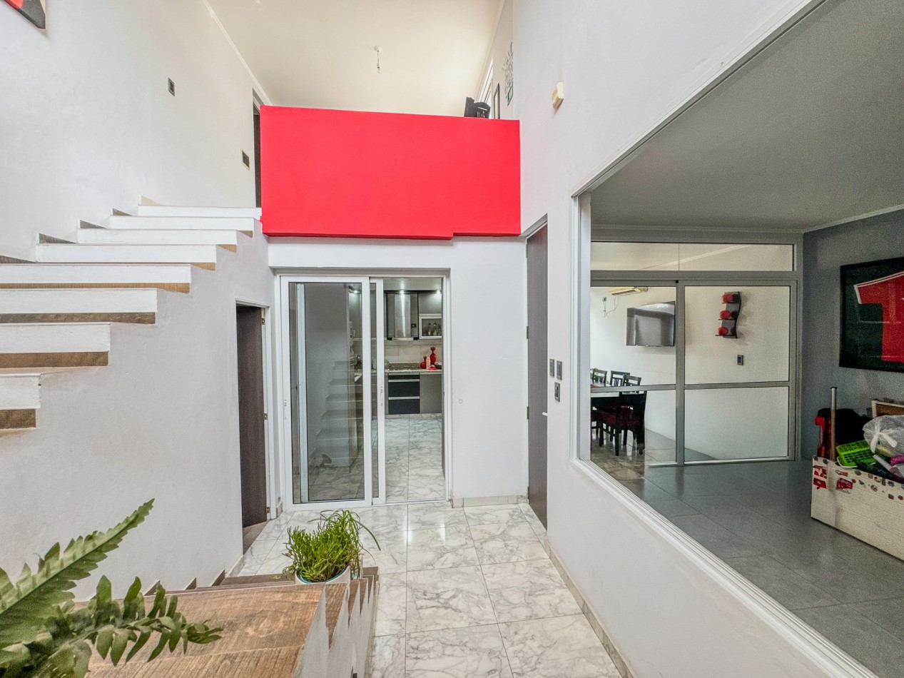 Casa 3 Dorm. con Suite en Planta Baja, Patio y Pileta