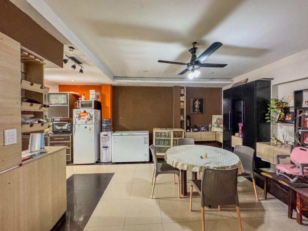 Casa con Local Comercial y Oficinas en Pleno Microcentro