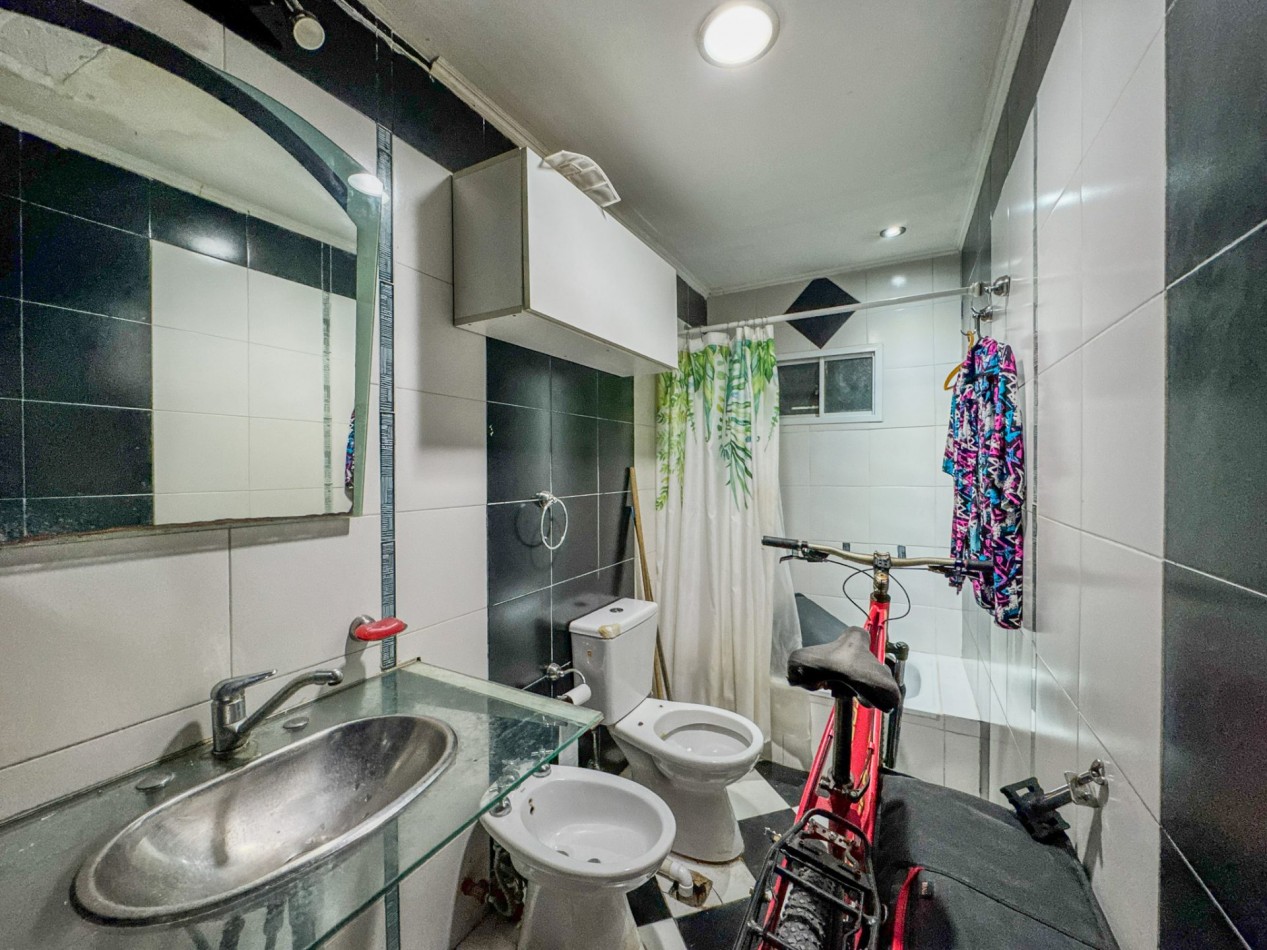Casa con Local Comercial y Oficinas en Pleno Microcentro