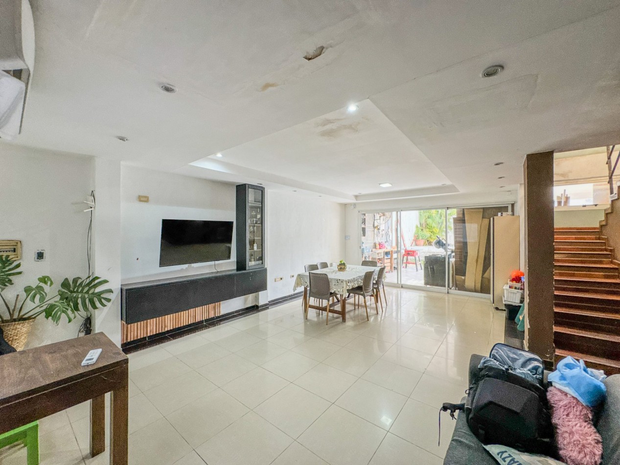 Casa con Local Comercial y Oficinas en Pleno Microcentro