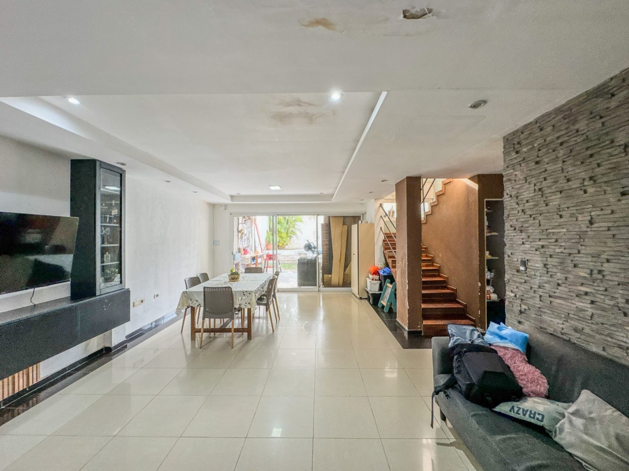 Casa con Local Comercial y Oficinas en Pleno Microcentro