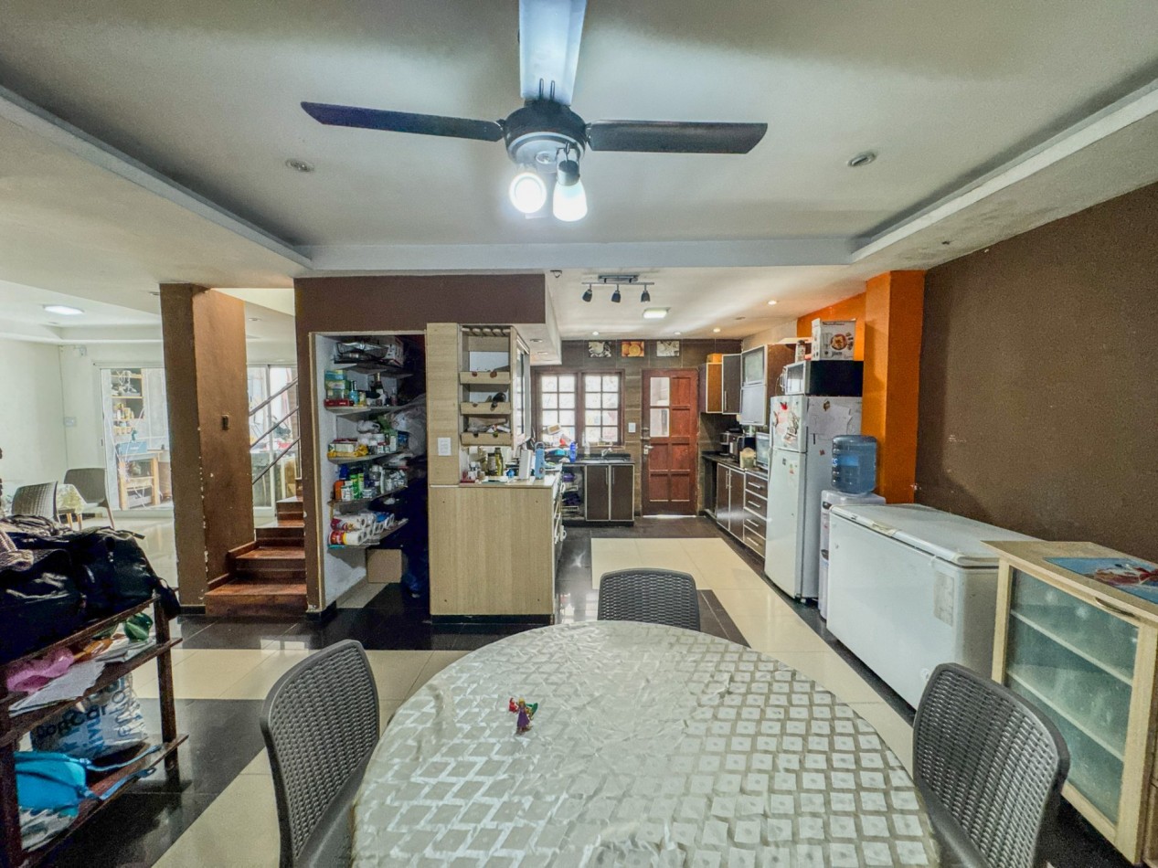 Casa con Local Comercial y Oficinas en Pleno Microcentro