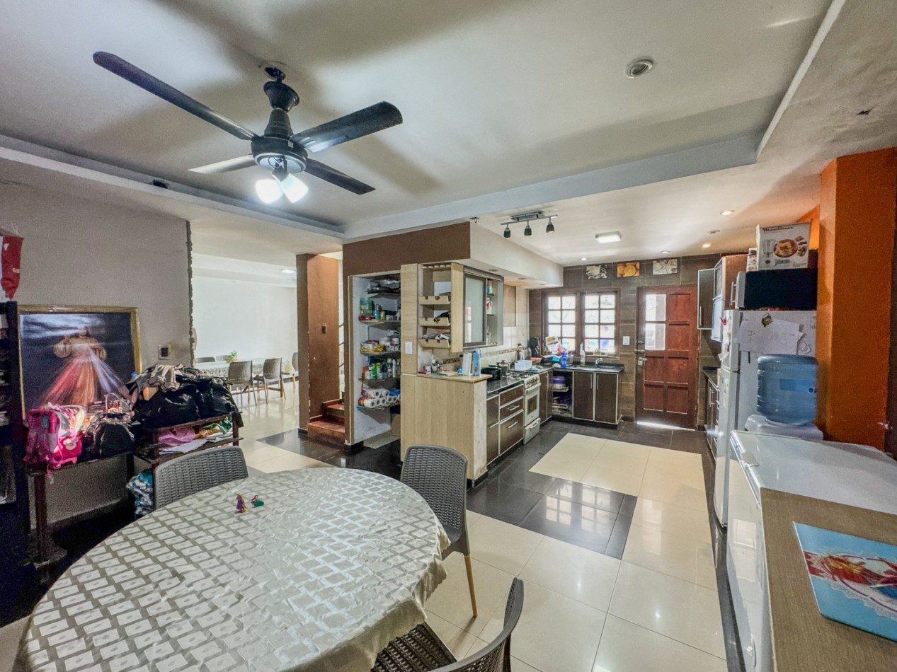 Casa con Local Comercial y Oficinas en Pleno Microcentro