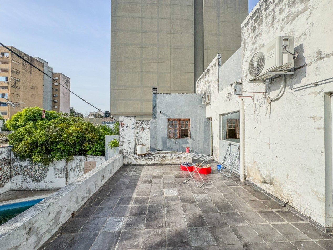 Casa con Local Comercial y Oficinas en Pleno Microcentro