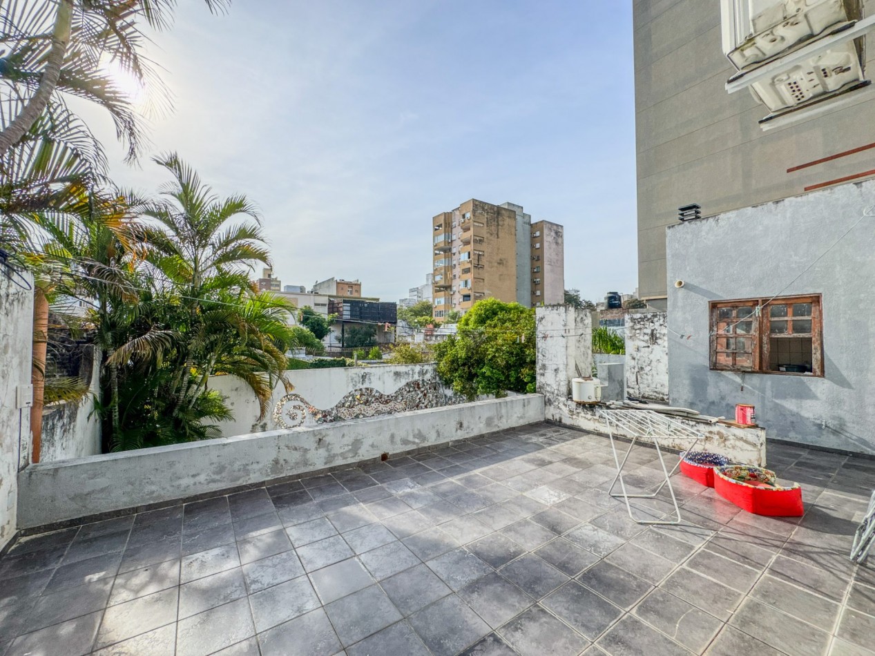 Casa con Local Comercial y Oficinas en Pleno Microcentro