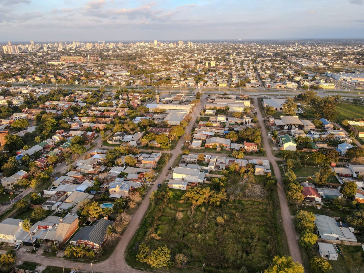 Galpon con Oficinas y Entrepiso a 280 m de Ruta 11