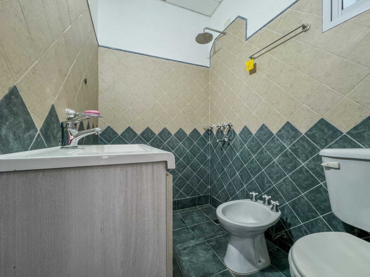 Casa 4 Dormitorios en Macrocentro con Local Comercial Al Frente